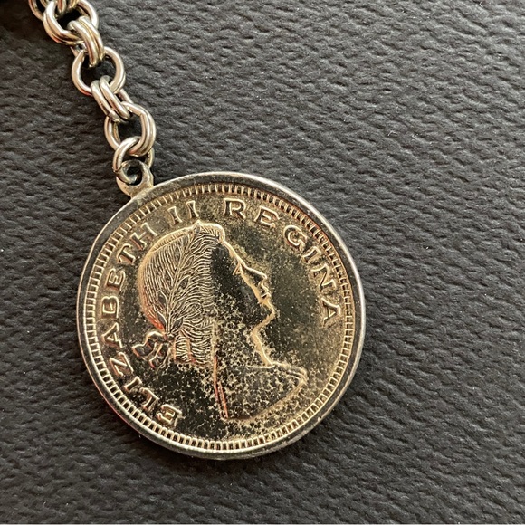 Elizabeth II Regina tokens set. Rare find - Picture 4 of 6